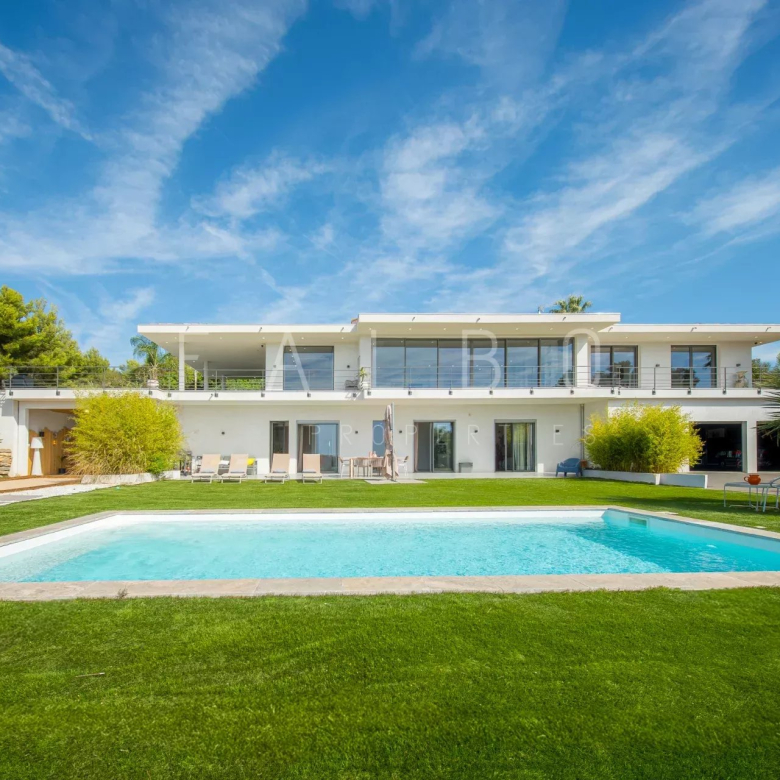 Luxury real estate photo | Charming Properties