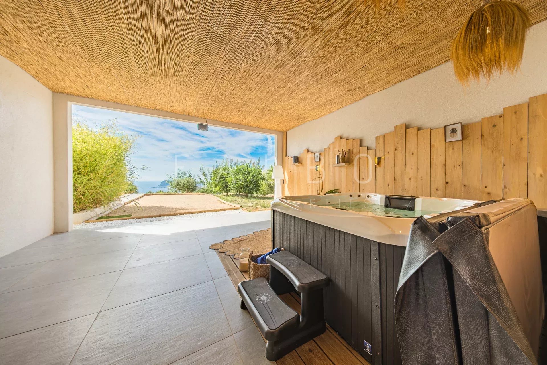 Jacuzzi and relaxation area of ​​the villa with views of the landscape