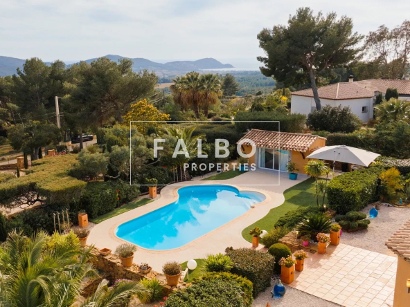 Villa overview sea of ​​a full feet swimming pool La Cadière d&#39;Azur 83