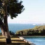 Au cœur d’un parc privé. maison de maître du XIX° siècle surplombant la mer au cœur du Roucas-Blanc.