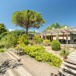 Architect-designed villa in the heart of nature