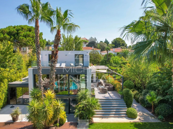Exclusive estate – beautiful contemporary villa close to the beach