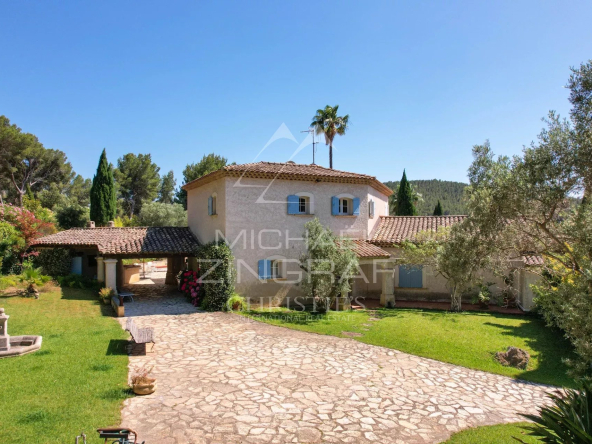 Exclusivity on St-Cyr-sur-Mer owned with swimming pool and tennis