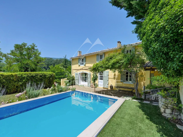 Authentic farmhouse in the heart of the Luberon