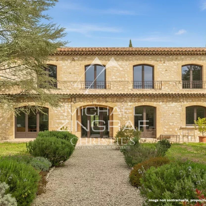 Just 10 minutes from Mougins