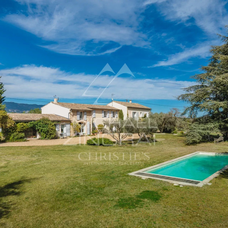 Charming country house with breathtaking views of the Sainte-Victoire mountain