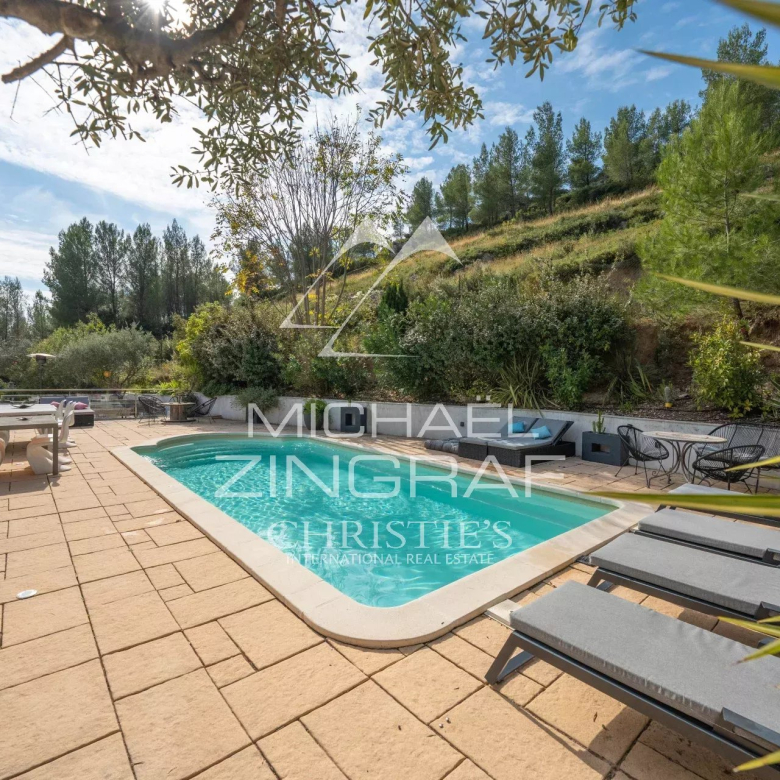 Proche Aix-en-Provence, Élégante propriété avec piscine