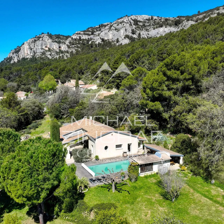 Exclusivité Propriété avec 3 villas, piscine et tennis