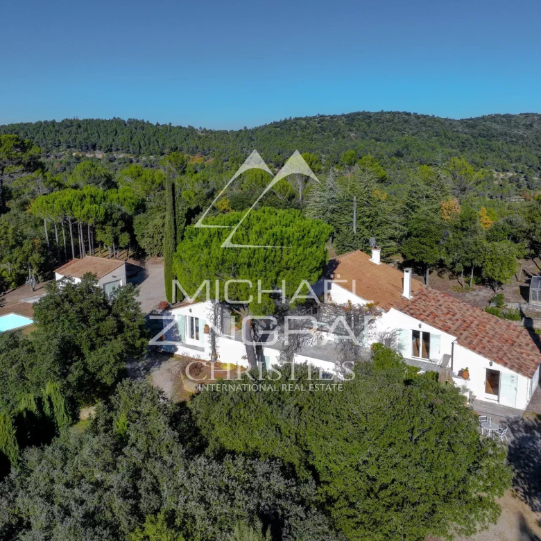 Victoria district – Penultimate floor – Beautiful sea and Esterel mountain views