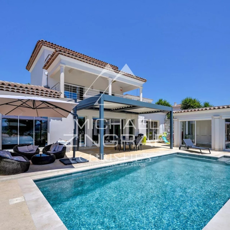 Luxury real estate photo | Charming Properties