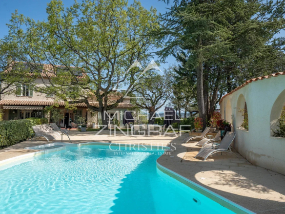 Luxury real estate photo | Charming Properties