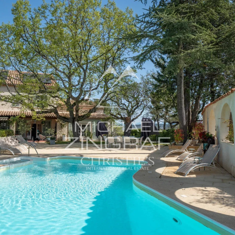 Luxury real estate photo | Charming Properties