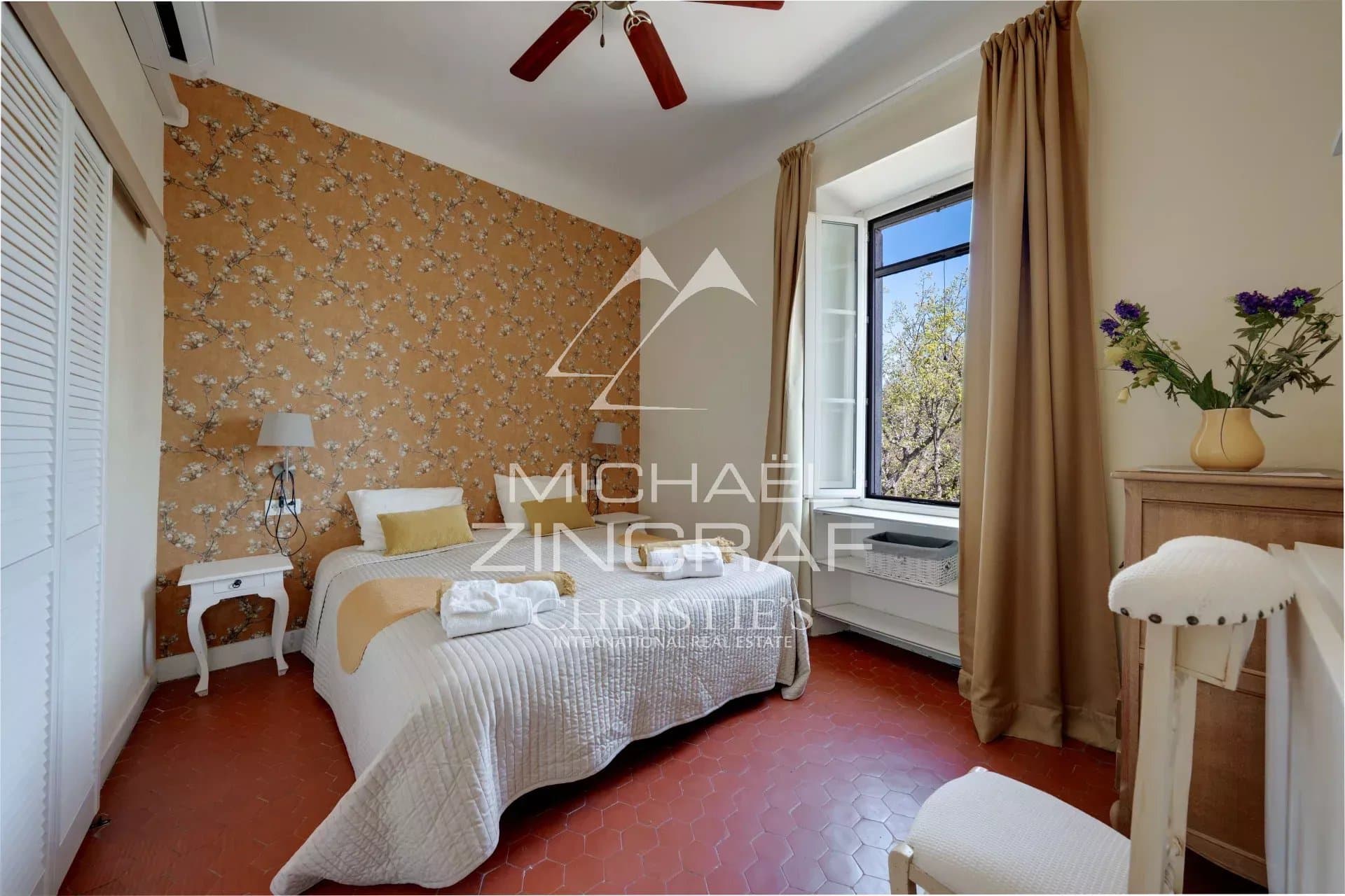 Room in a Provençal estate with vintage decor and a window overlooking the outside.