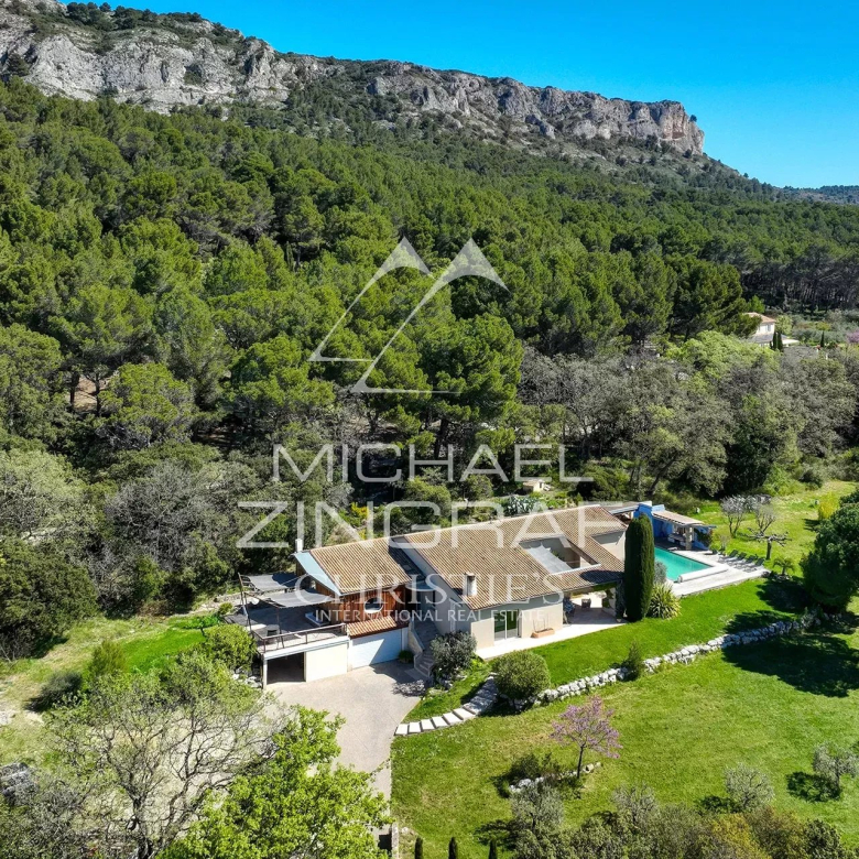 Luxury real estate photo | Charming Properties