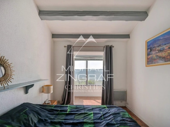 Room with bed and view of Lake Esparron, Verdon Gorges.