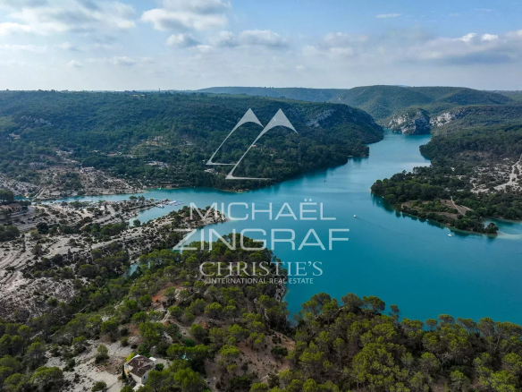 Panoramic view of Lake Esparron and the Verdon Gorges