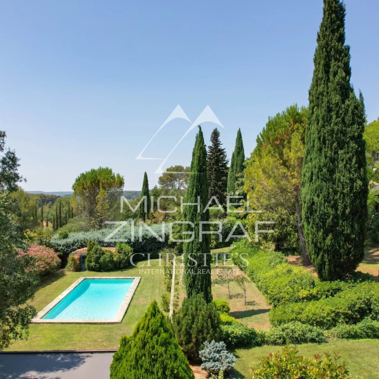 Luxury real estate photo | Charming Properties