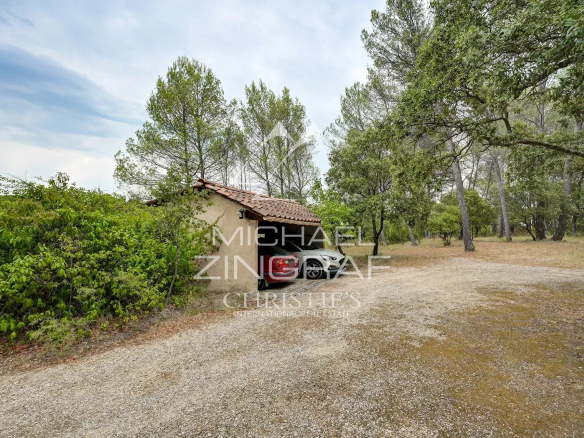 Family home with two apartments in an olive grove setting in Fuveau, near Aix en Provence.