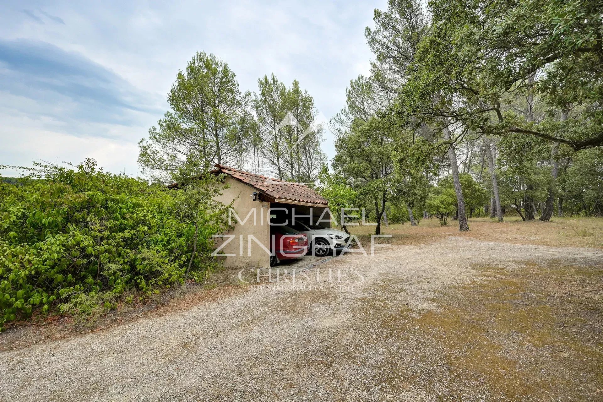 Maison familiale à Fuveau Maison familiale avec deux logements dans un environnement d'oliviers à Fuveau, près d'Aix en Provence.
