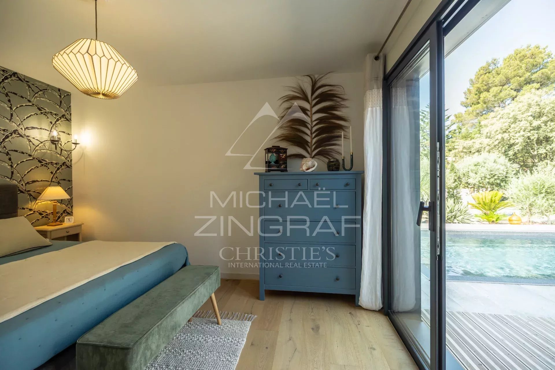 Modern room with outside access Room in a contemporary property with outdoor access and modern decor.