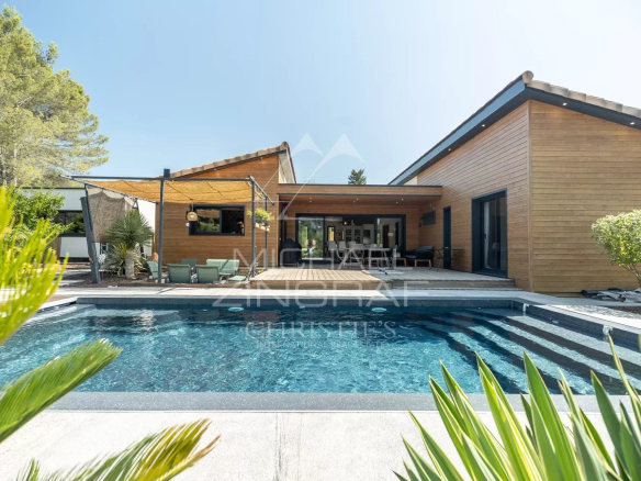 Propriété contemporaine avec piscine et espace extérieur à Puget.