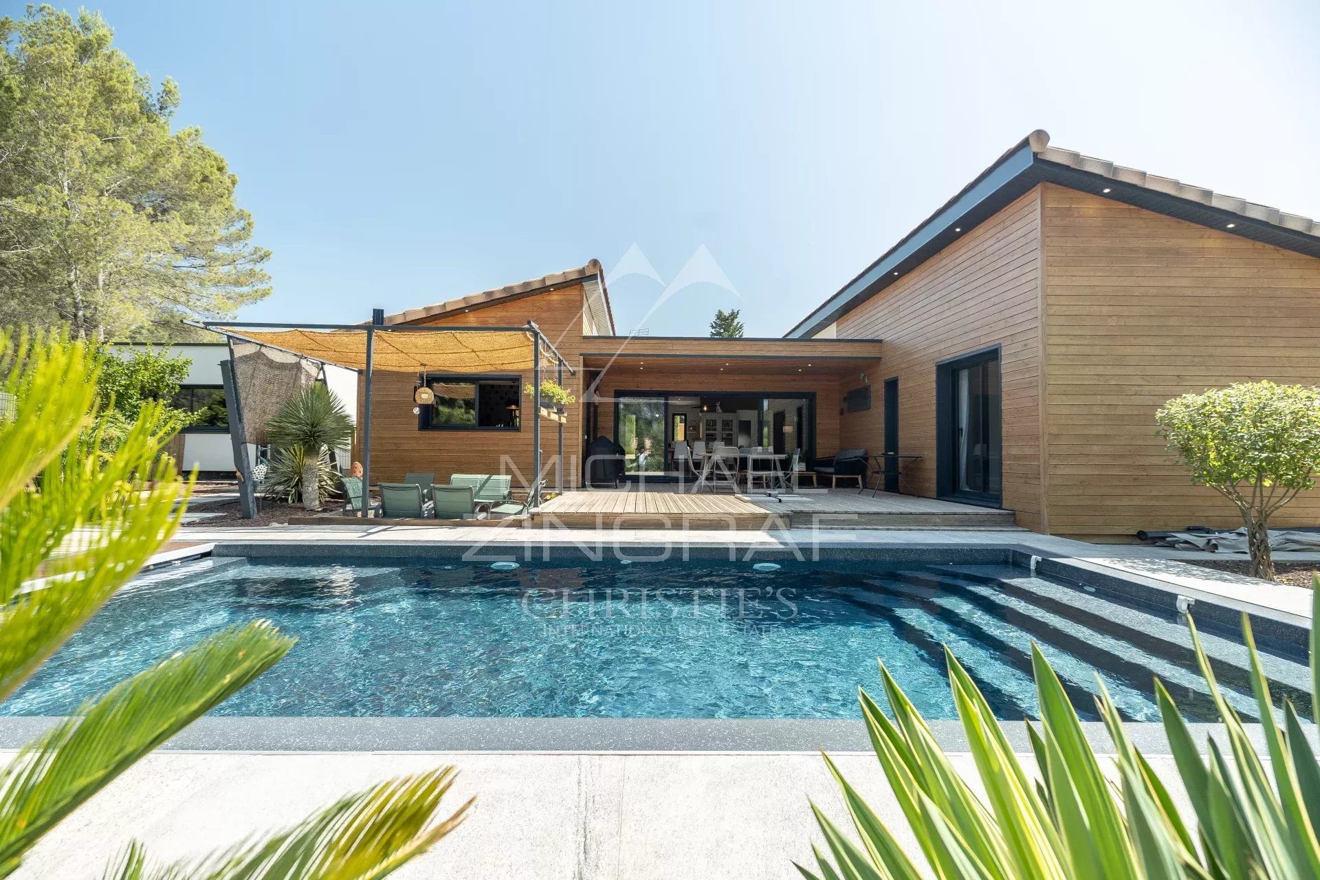 Modern property in Puget Contemporary property with swimming pool and outdoor space in Puget.
