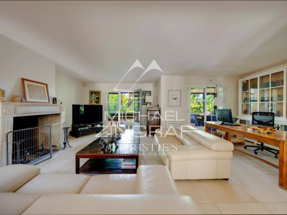 Interior of a property in Aix-en-Provence with a bright living room and modern furniture.