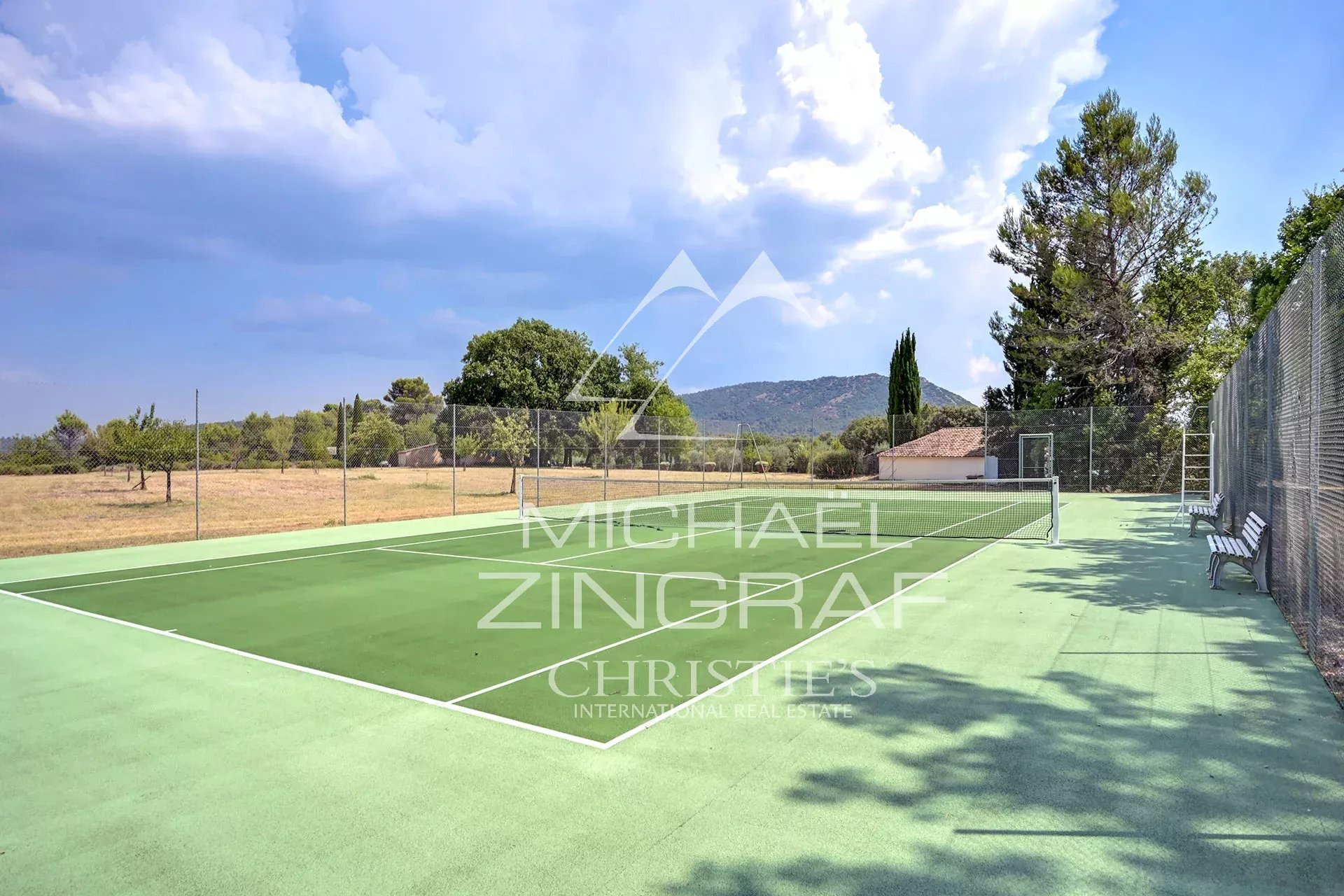Tennis courts in an estate Tennis courts in a Provençal estate with views of nature.
