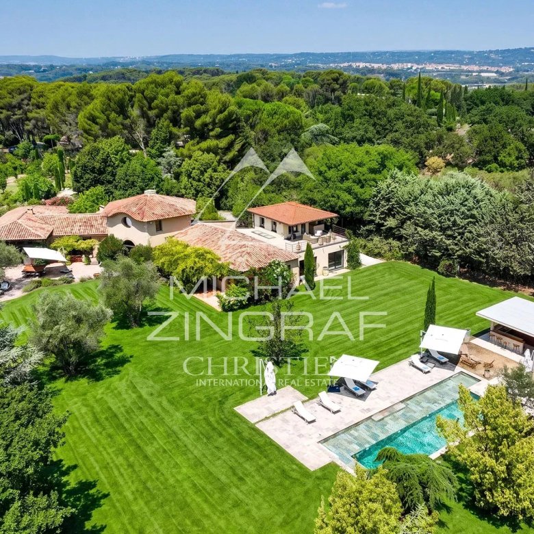 Luxury real estate photo | Charming Properties