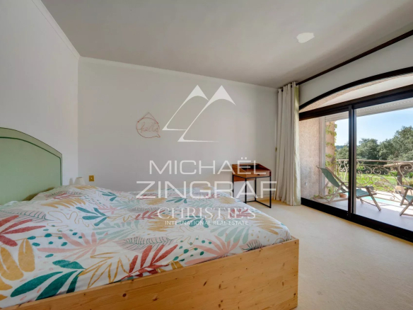 Room in a 1970s property with access to a balcony and park view.