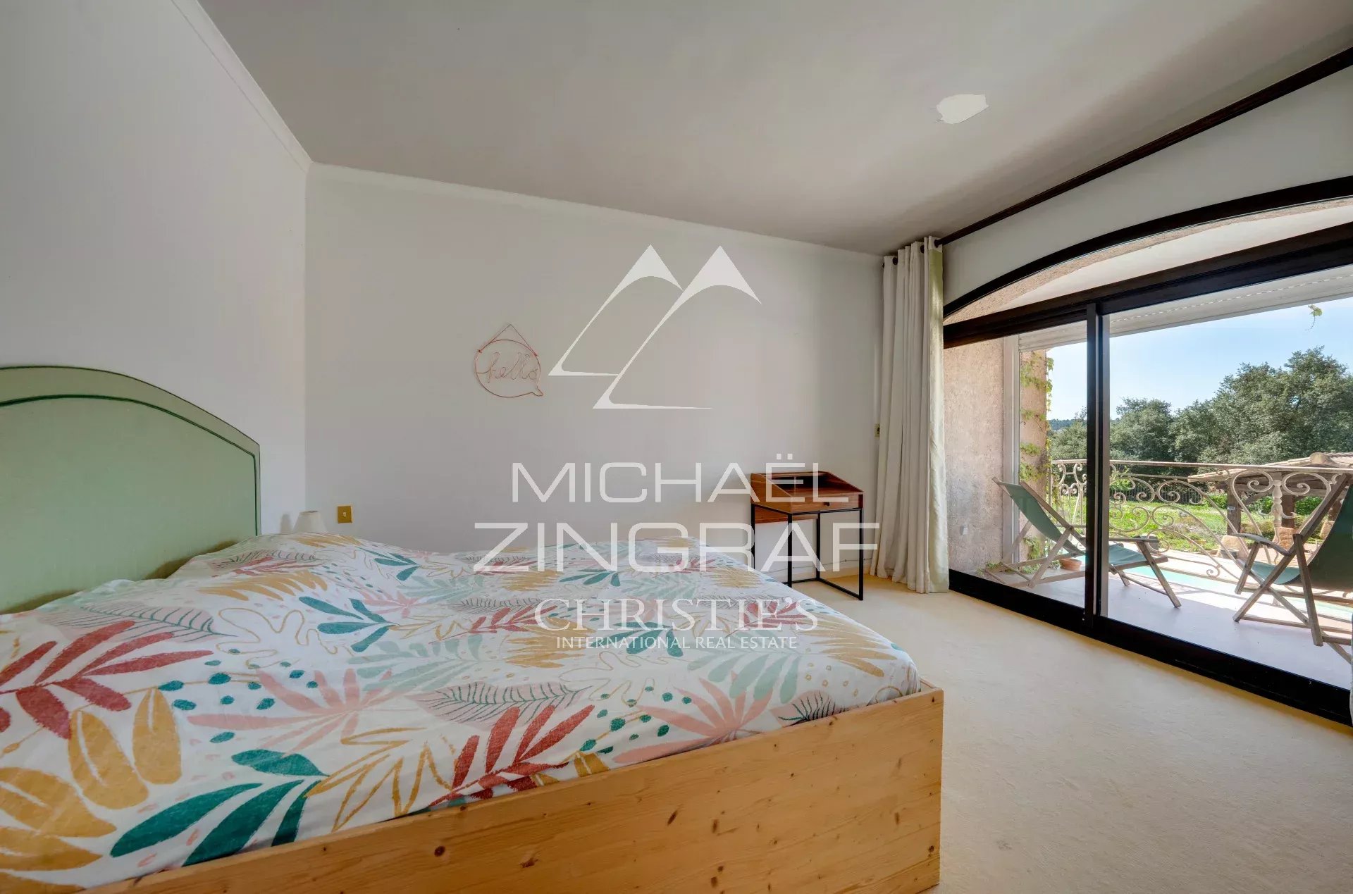 Room with a view in a Provençal property Room in a 1970s property with access to a balcony and park view.