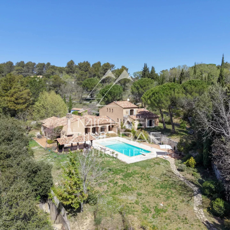 Luxury real estate photo | Charming Properties