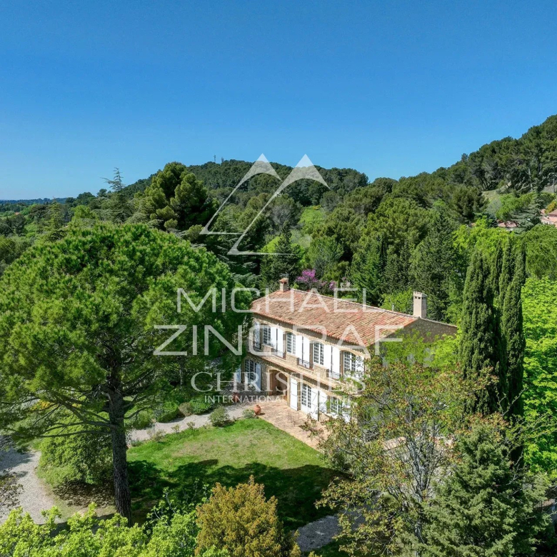 Luxury real estate photo | Charming Properties