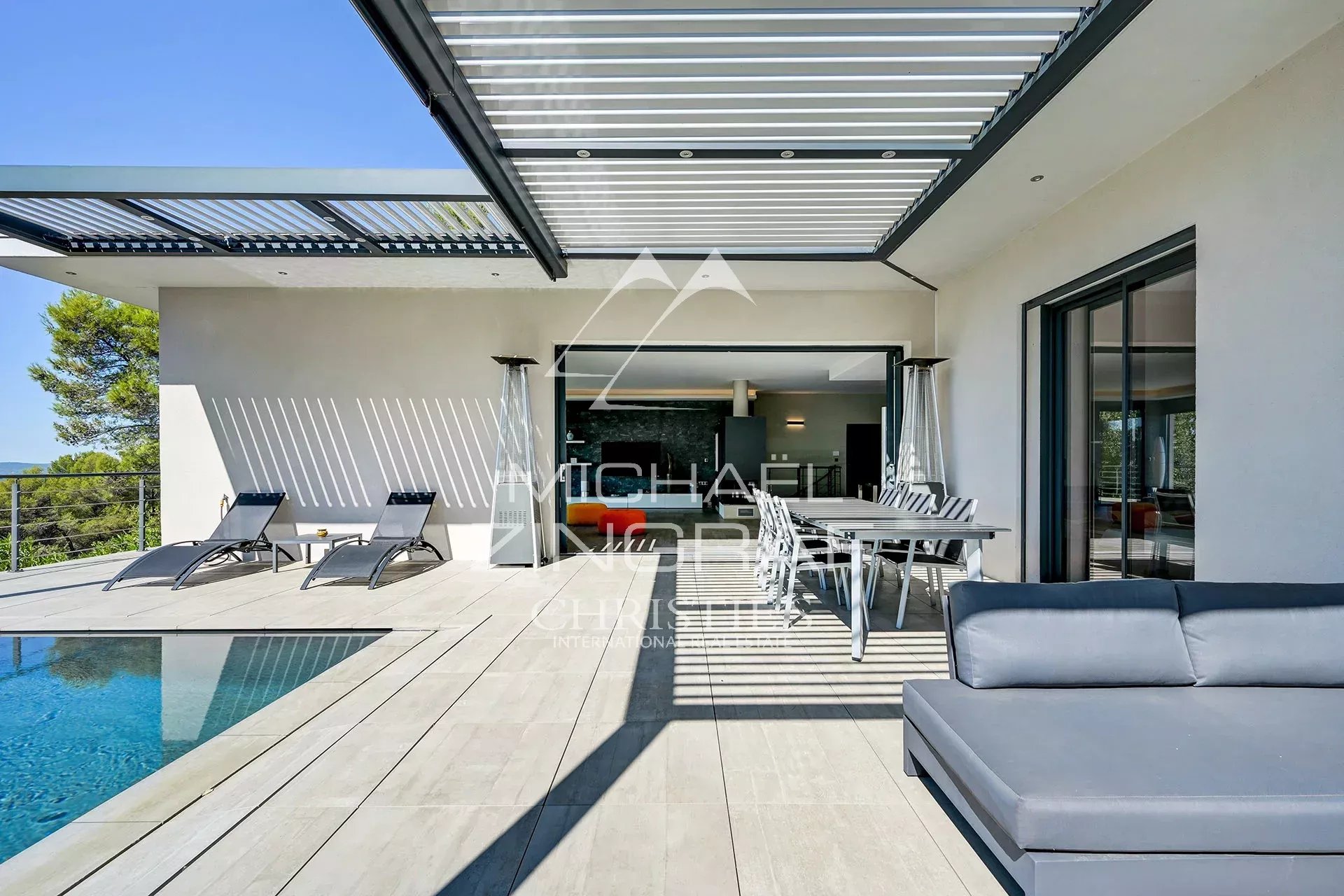 Contemporary villa with swimming pool in Aix-en-Provence Terrace of a contemporary villa with swimming pool and modern furniture in Aix-en-Provence.