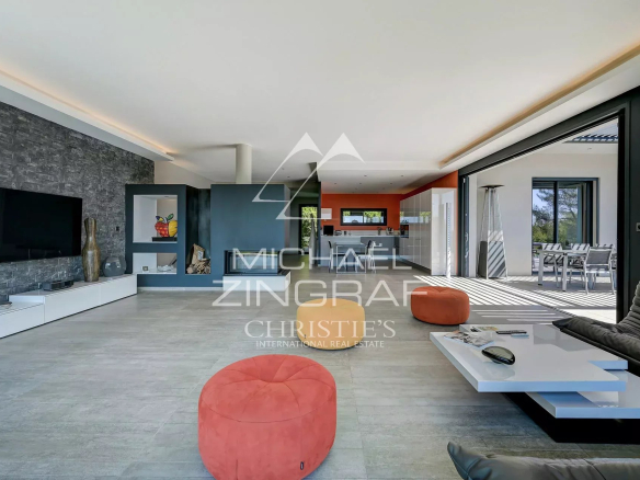 Interior of a contemporary villa with a spacious living room and modern decor in Aix-en-Provence.