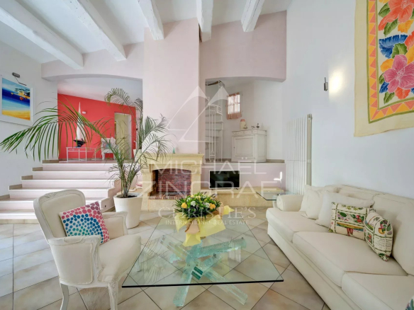 Interior of a villa in La Ciotat with a bright living room and modern decor.