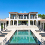 Prestigious villa in domain with Golf