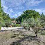 Propriété avec vue sur le château de Lourmarin