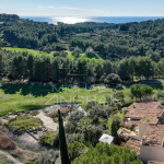 House with view in the heart of the Saint-Cyr-sur-Mer frigate golf course