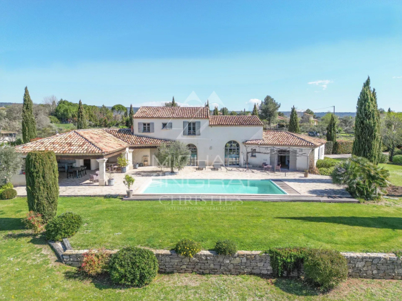 Character property with breathtaking views of Mont Aurélien