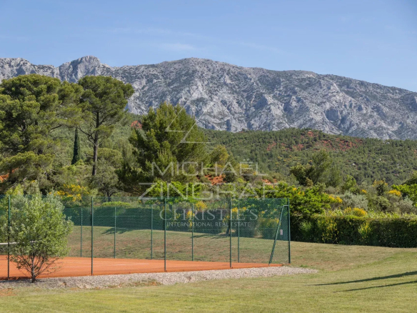 Exceptional property in the heart of the large Sainte-Victoire site