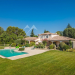Vast property in privileged sector