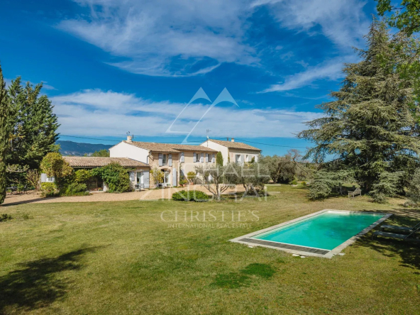 Propriété rare à la vente – mas renové