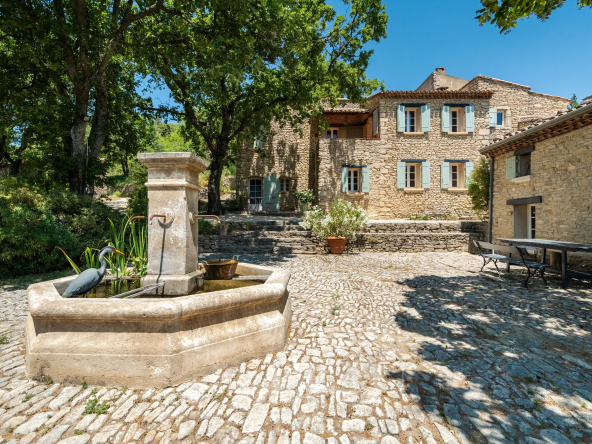 Saint Martin de Castillon – Hameau du XVIIIᵉ siècle avec vue