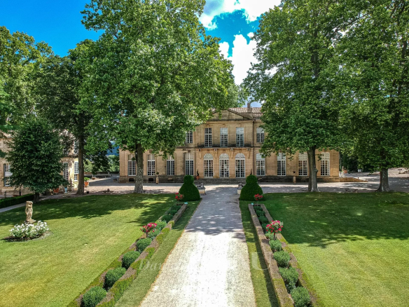 Luberon - Exceptional Chateau in Provence