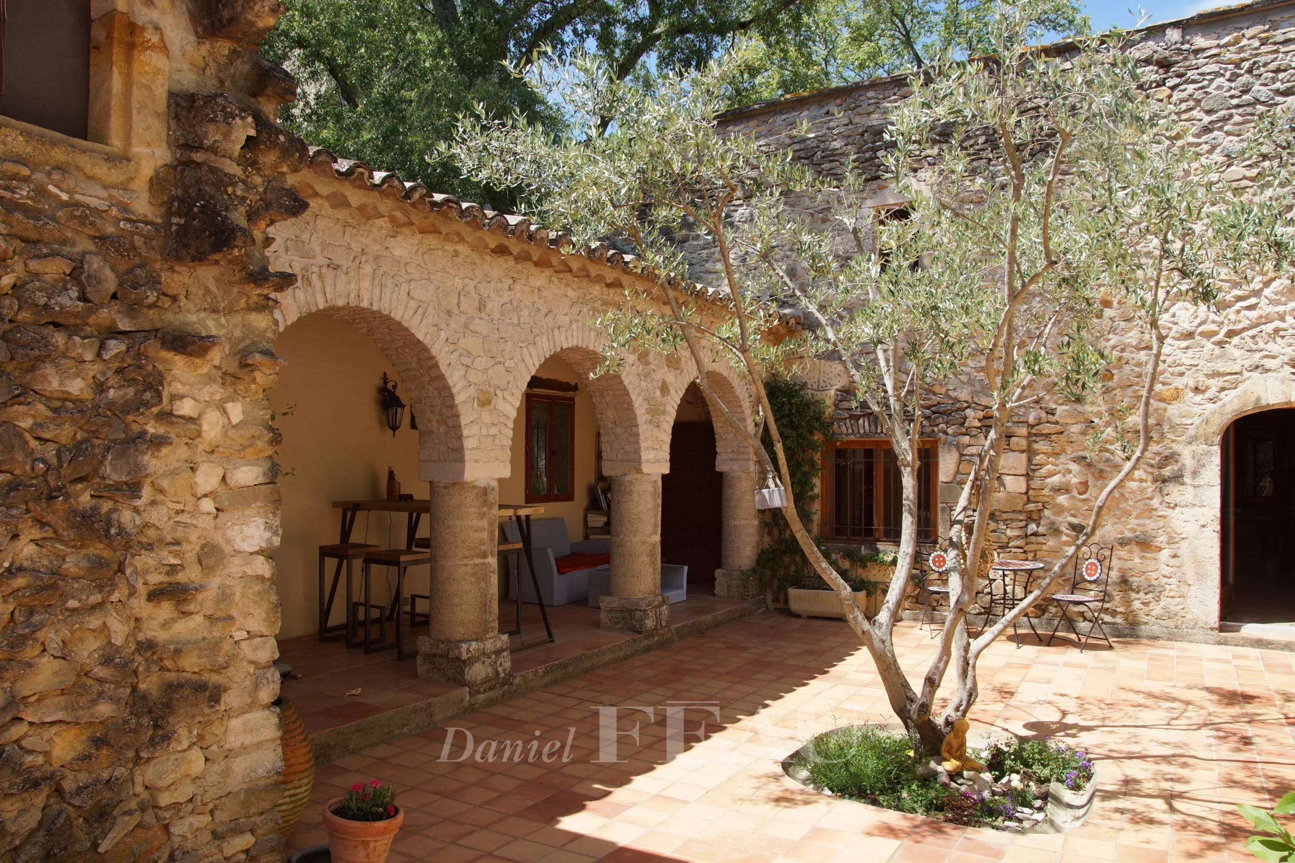 9bd7f8ff669f04bfdeb53a520a3b08d5_1695708c61_4096-original