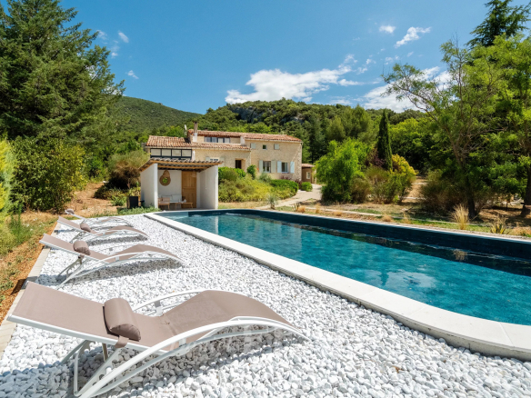 RUSTREL – A VILLA WITH CHARACTER