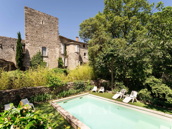 Campagne d’Uzès – Maison de village avec jardin