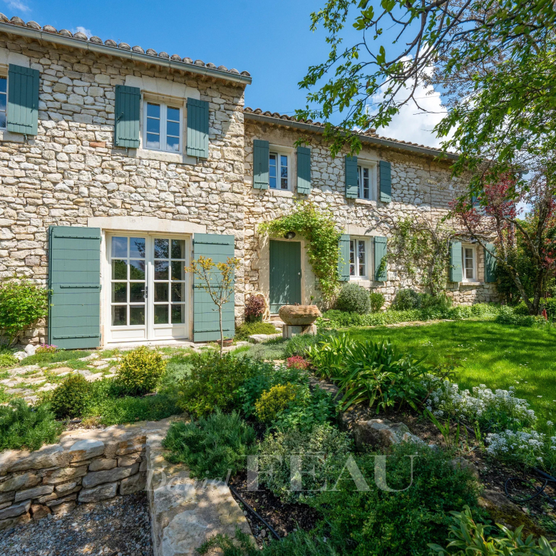 Ménerbes – Mas du XVIIIème entièrement rénové