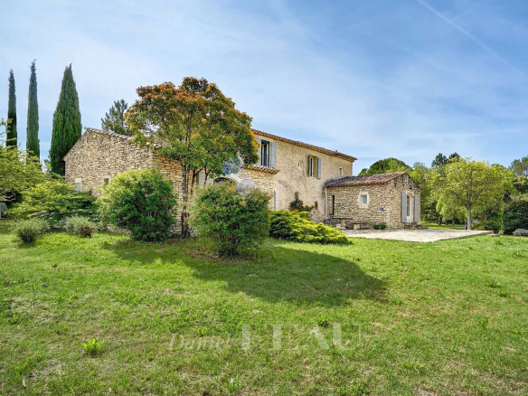 Ménerbes – Mas du XVIIIème entièrement rénové